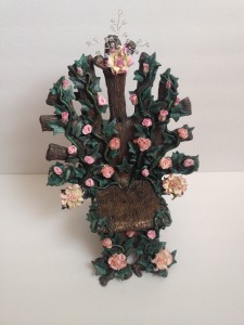 Gloriann Irizarry has created this amazing paper clay fairy throne with vines and roses