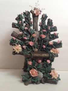 Gloriann Irizarry has created this amazing paper clay fairy throne with vines and roses