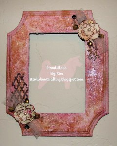 Kim Kelley has overcome her fear of craft sprays to create these lovely photo frames.