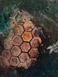close up of crackle paste bee